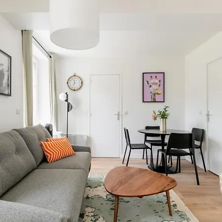 Light-filled Retreat In Historical דירה *