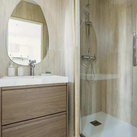 Light-filled Retreat In Historical Apartamento Paris