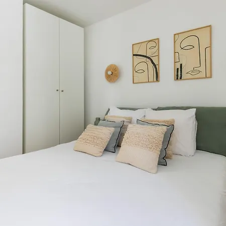 Light-filled Retreat In Historical * Paris