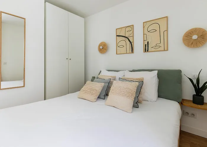 Light-filled Retreat In Historical * Paris
